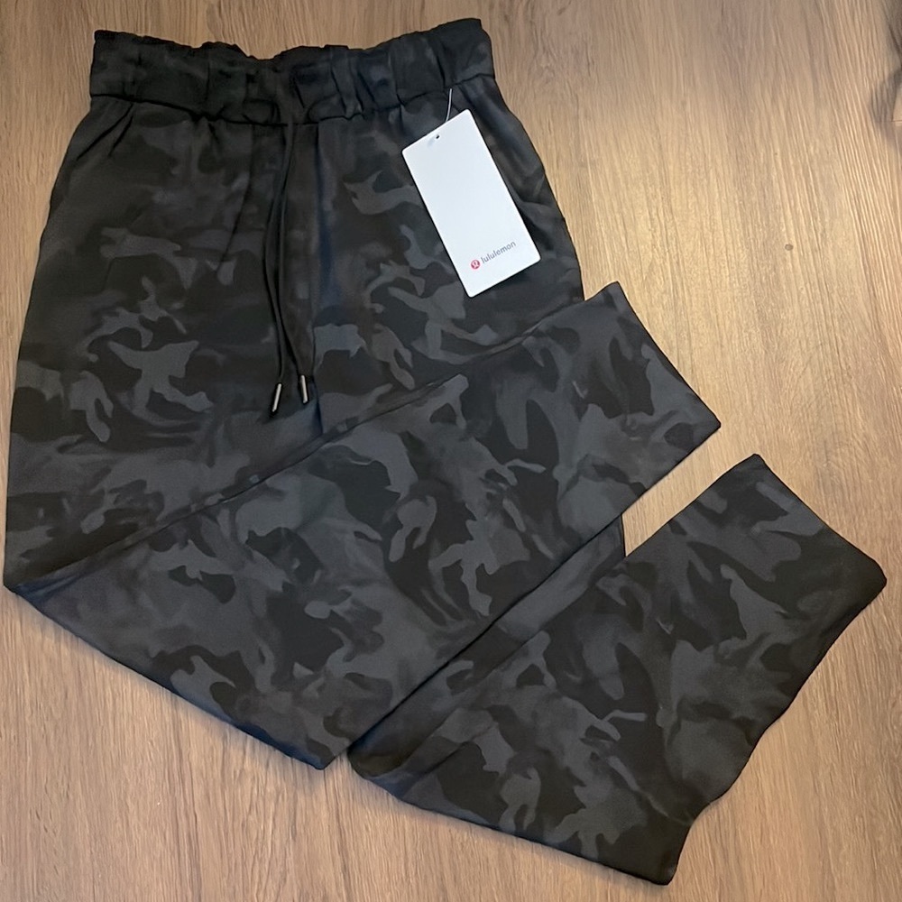 Lululemon Keep Moving Pant 7/8 High-Rise Size 4